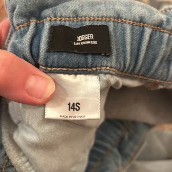 EXPRESS Super High Waisted Elastic Waist Supersoft Jogger Jeans - 14 S - Picture 5 of 5